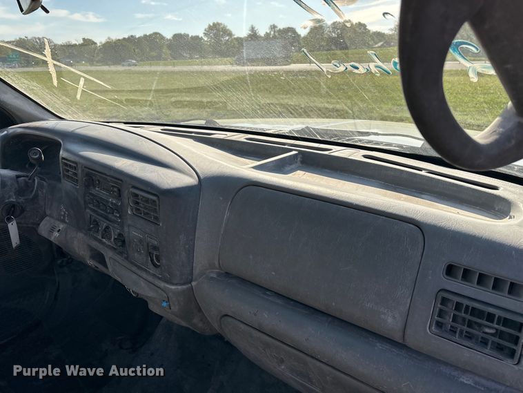 image for item FG0293 2002 Ford F250 Super Duty pickup truck