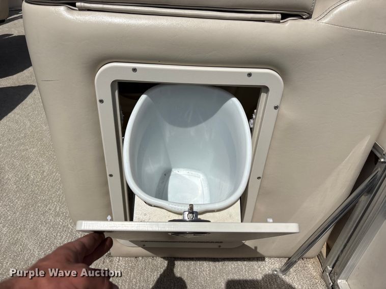 image for item FG2878 2008 Forest River South Bay 825 CR TT pontoon boat
