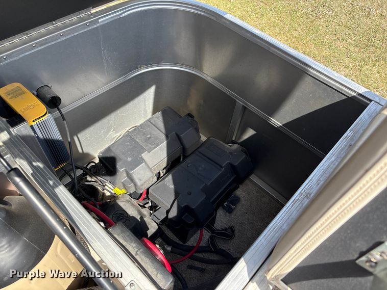 image for item FG2878 2008 Forest River South Bay 825 CR TT pontoon boat