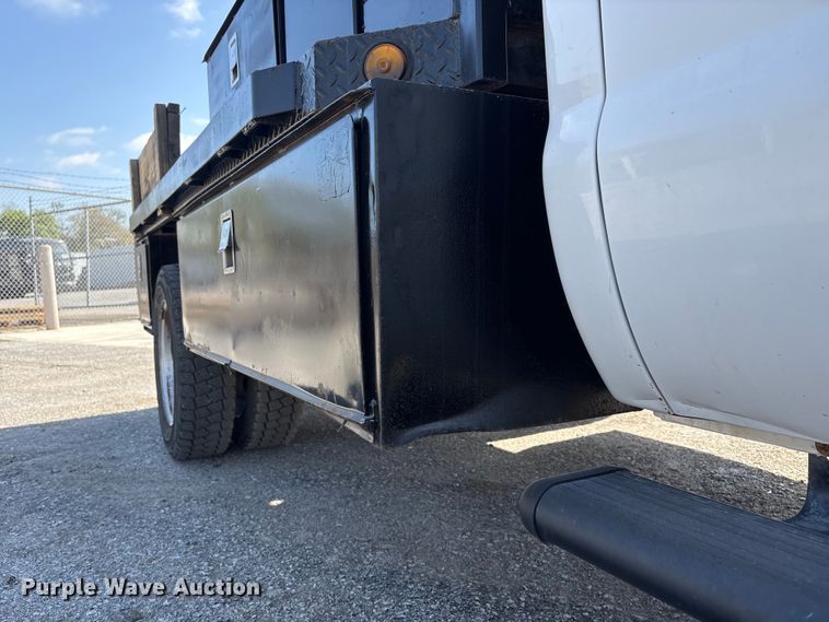 image for item FG2912 2012 Ford F550 Super Duty Ext. Cab flatbed truck