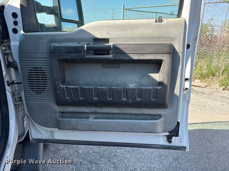 image for item FG2912 2012 Ford F550 Super Duty Ext. Cab flatbed truck