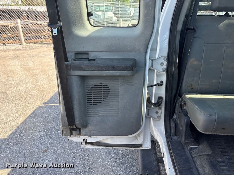 image for item FG2912 2012 Ford F550 Super Duty Ext. Cab flatbed truck