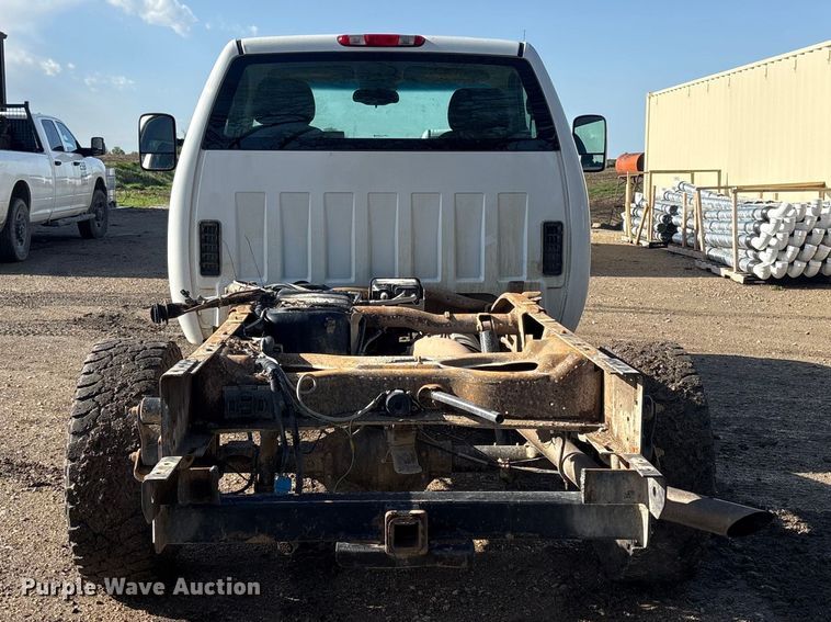 image for item FG2940 2008 GMC Sierra 2500HD pickup truck cab and chassis