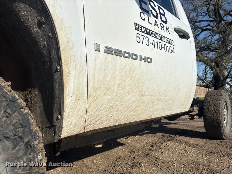 image for item FG2940 2008 GMC Sierra 2500HD pickup truck cab and chassis