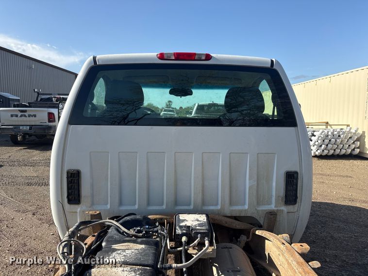 image for item FG2940 2008 GMC Sierra 2500HD pickup truck cab and chassis