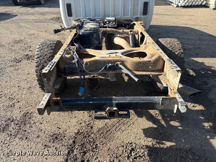 image for item FG2940 2008 GMC Sierra 2500HD pickup truck cab and chassis