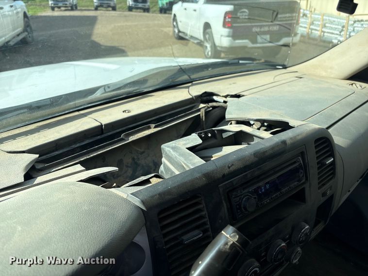 image for item FG2940 2008 GMC Sierra 2500HD pickup truck cab and chassis