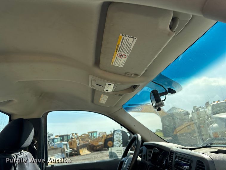 image for item FG2940 2008 GMC Sierra 2500HD pickup truck cab and chassis