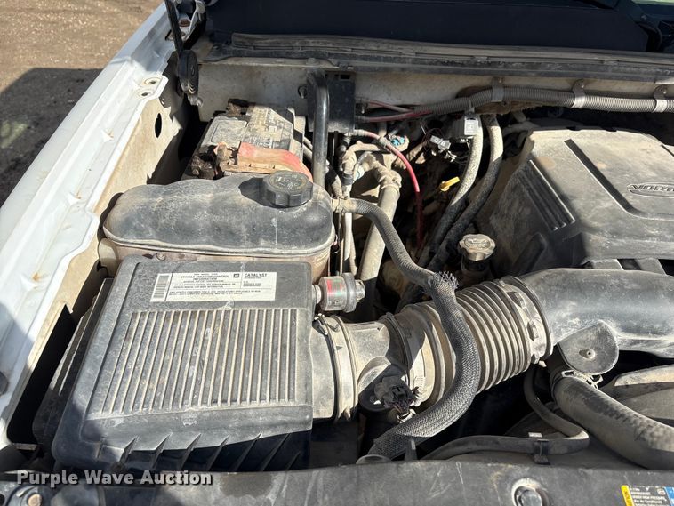 image for item FG2940 2008 GMC Sierra 2500HD pickup truck cab and chassis