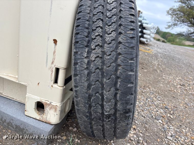 image for item FG2940 2008 GMC Sierra 2500HD pickup truck cab and chassis