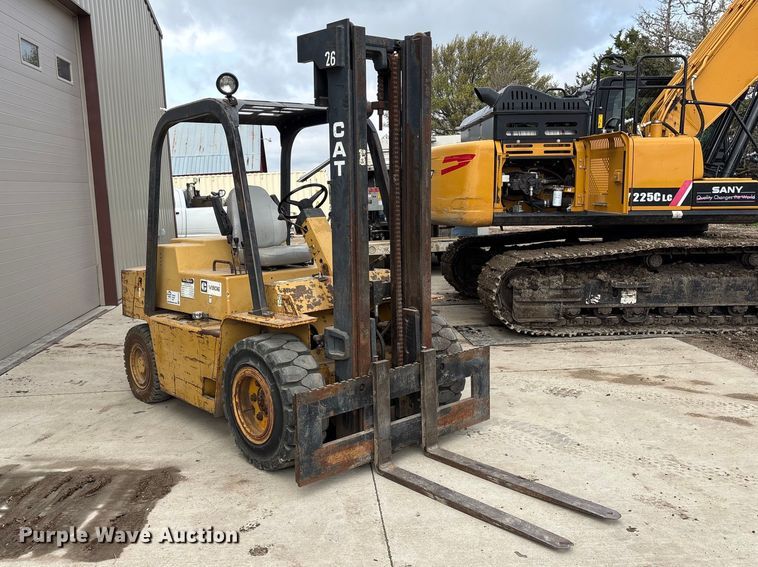 image for item FG2945 Caterpillar V80E forklift