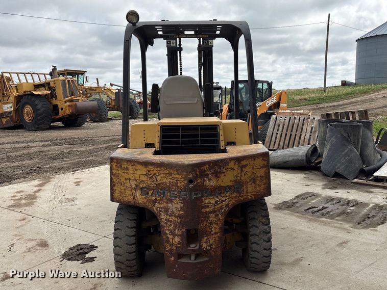 image for item FG2945 Caterpillar V80E forklift
