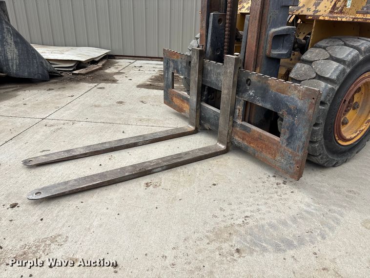 image for item FG2945 Caterpillar V80E forklift