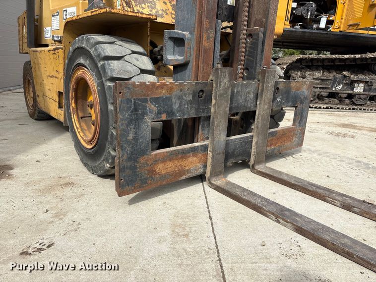 image for item FG2945 Caterpillar V80E forklift