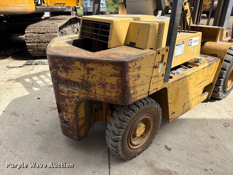 image for item FG2945 Caterpillar V80E forklift