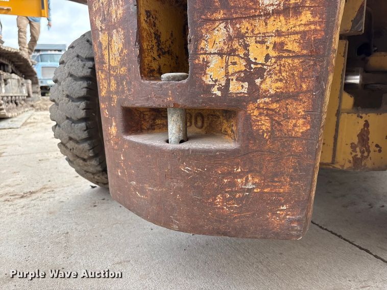 image for item FG2945 Caterpillar V80E forklift