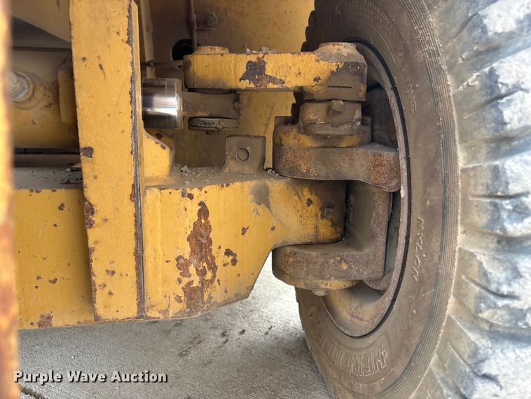 image for item FG2945 Caterpillar V80E forklift