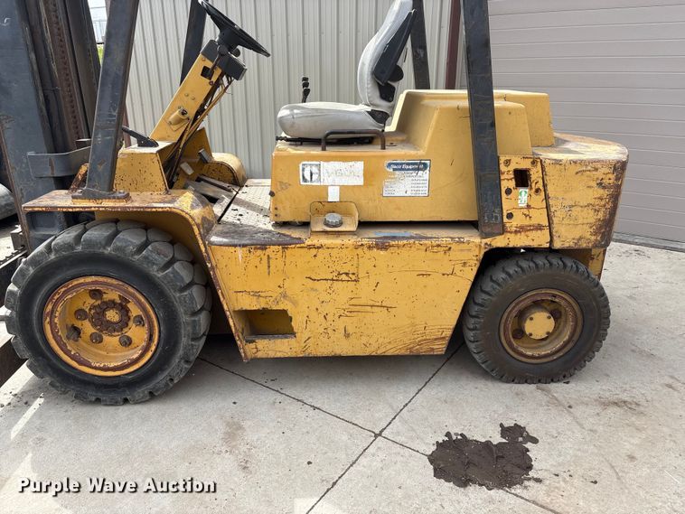 image for item FG2945 Caterpillar V80E forklift