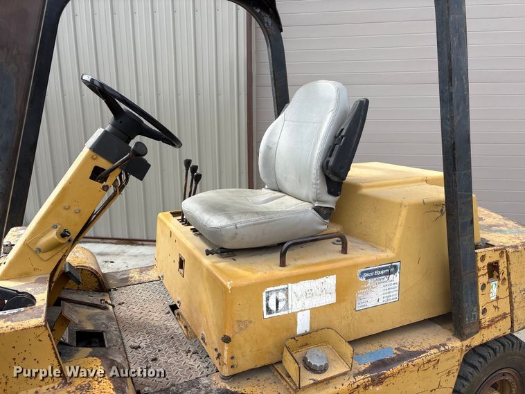 image for item FG2945 Caterpillar V80E forklift