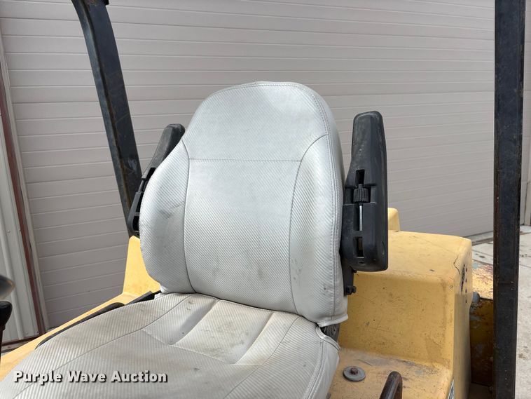 image for item FG2945 Caterpillar V80E forklift