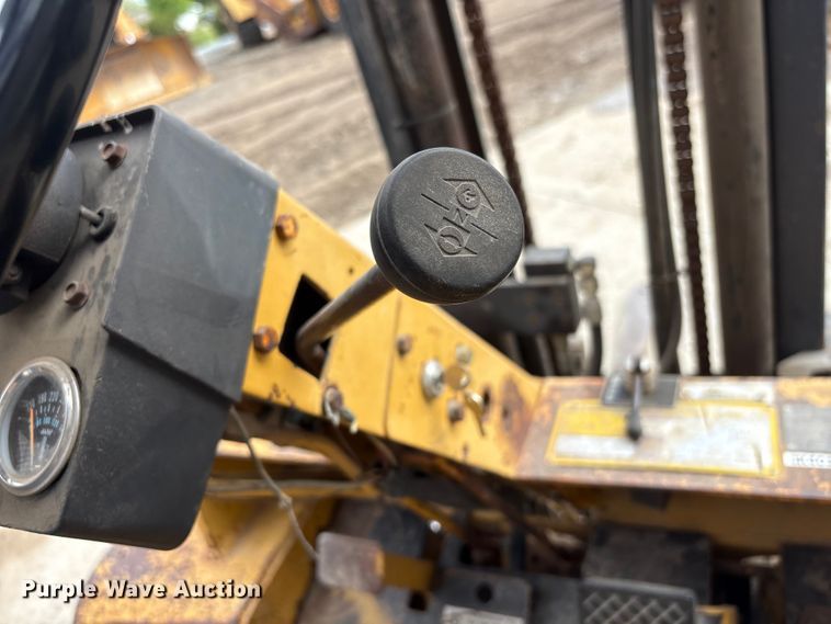 image for item FG2945 Caterpillar V80E forklift