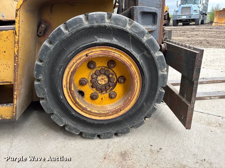 image for item FG2945 Caterpillar V80E forklift