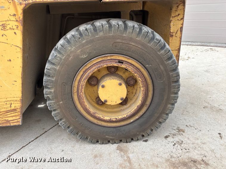 image for item FG2945 Caterpillar V80E forklift