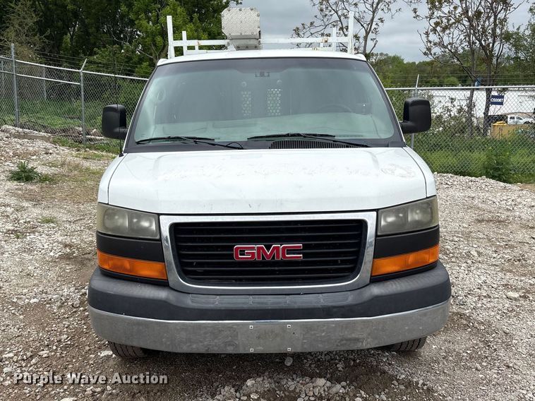 image for item FG2946 2011 GMC Savana van