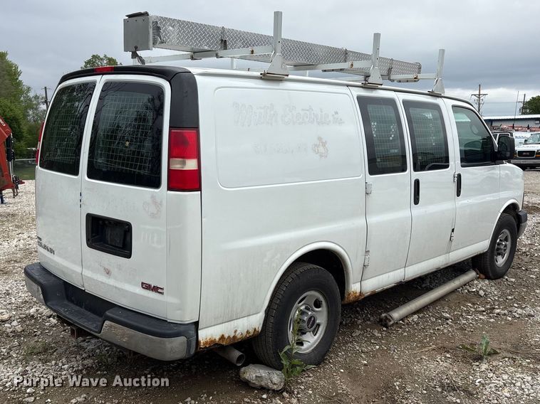 image for item FG2946 2011 GMC Savana van