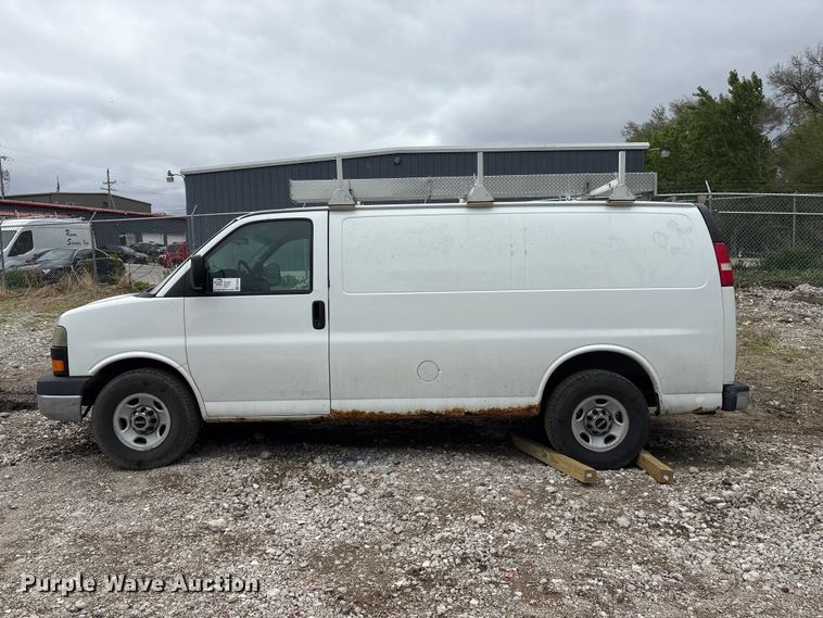 image for item FG2946 2011 GMC Savana van