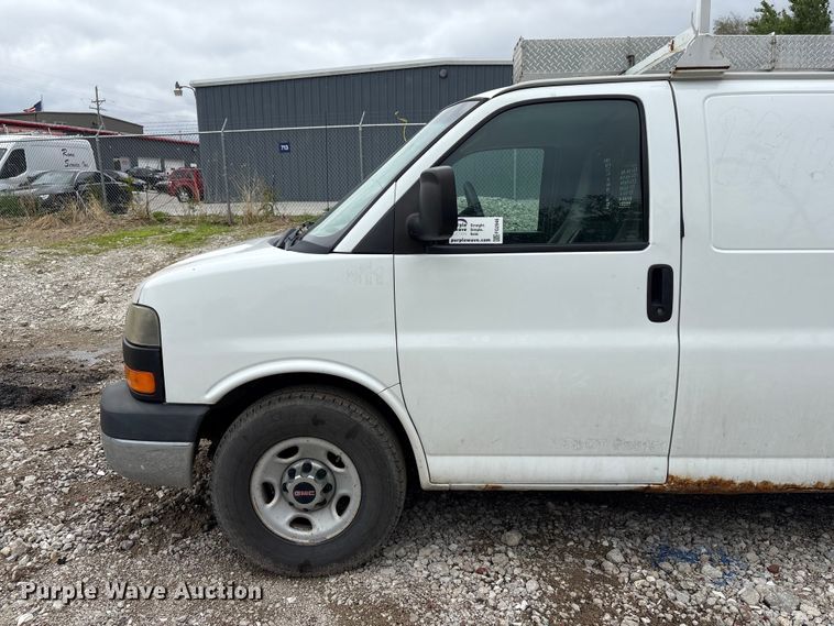 image for item FG2946 2011 GMC Savana van