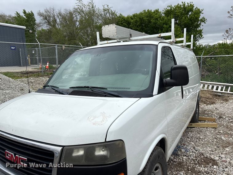 image for item FG2946 2011 GMC Savana van