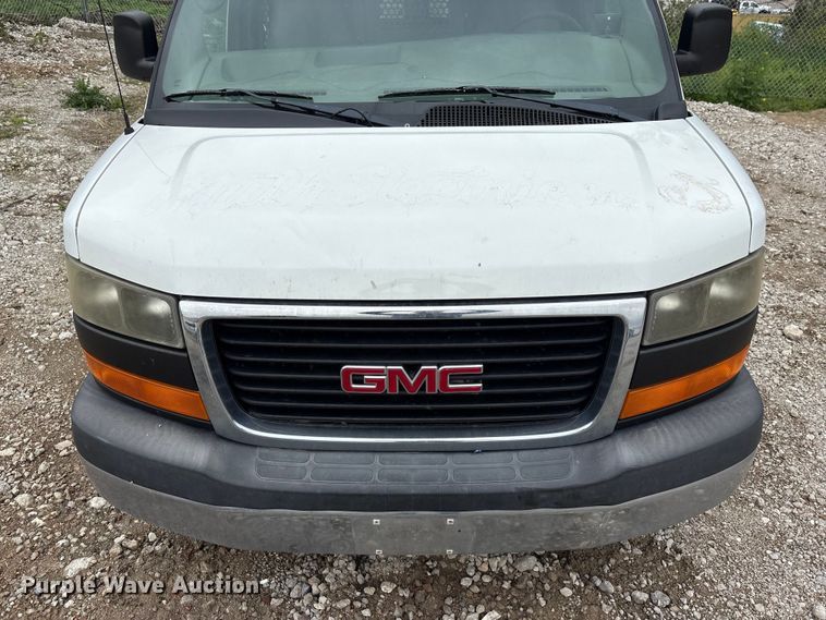 image for item FG2946 2011 GMC Savana van