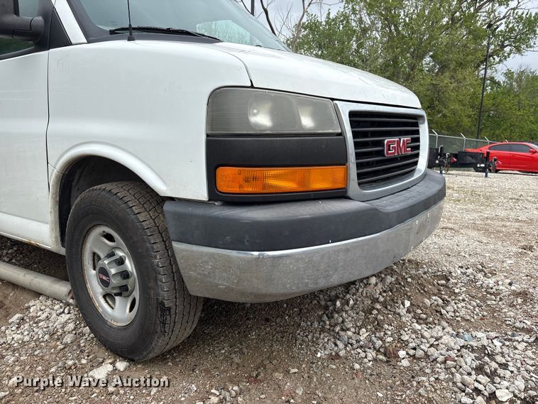 image for item FG2946 2011 GMC Savana van