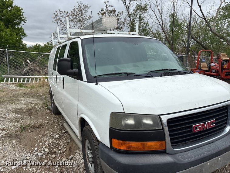 image for item FG2946 2011 GMC Savana van