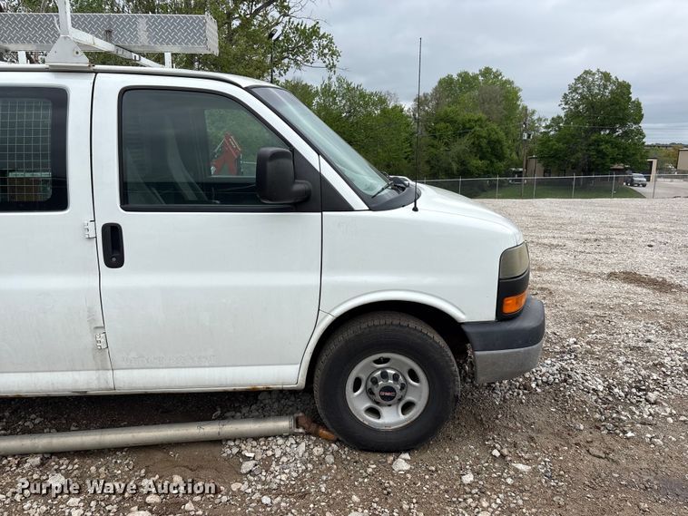 image for item FG2946 2011 GMC Savana van