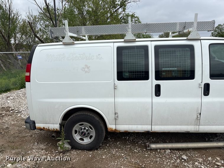 image for item FG2946 2011 GMC Savana van
