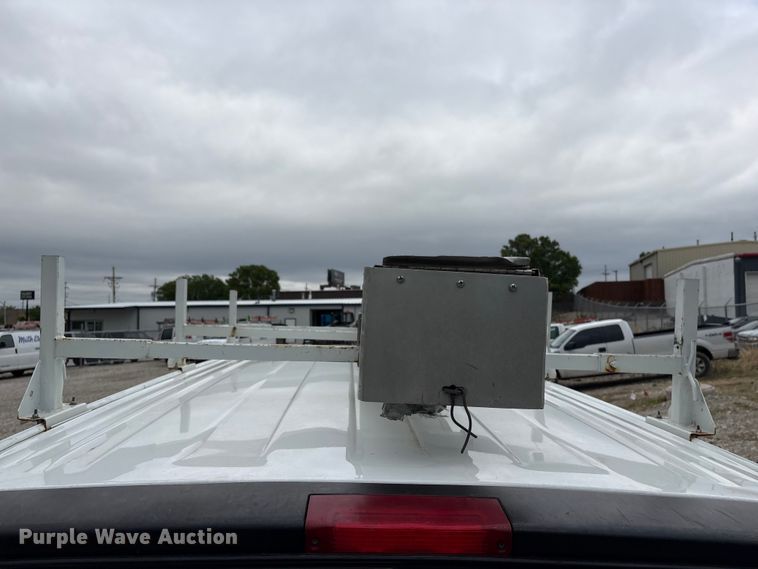 image for item FG2946 2011 GMC Savana van