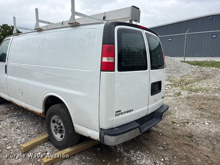 image for item FG2946 2011 GMC Savana van