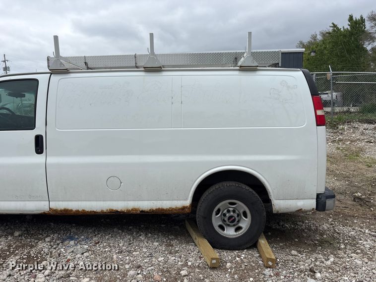 image for item FG2946 2011 GMC Savana van