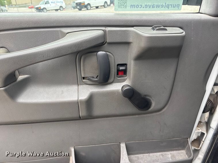 image for item FG2946 2011 GMC Savana van