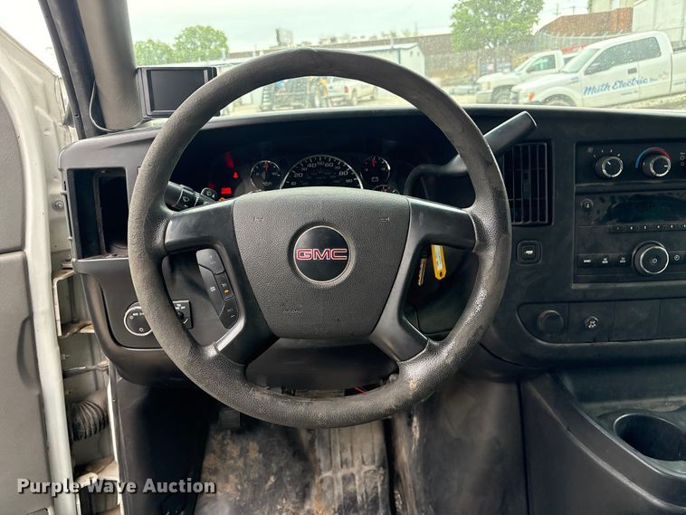 image for item FG2946 2011 GMC Savana van