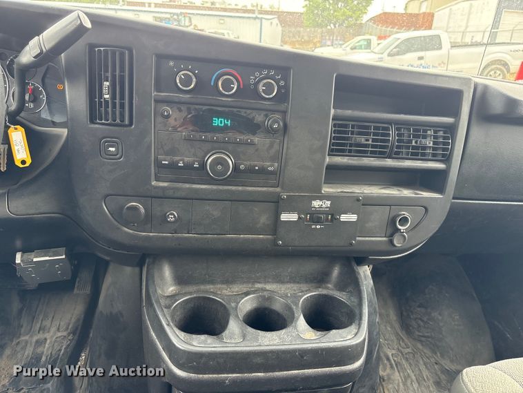 image for item FG2946 2011 GMC Savana van