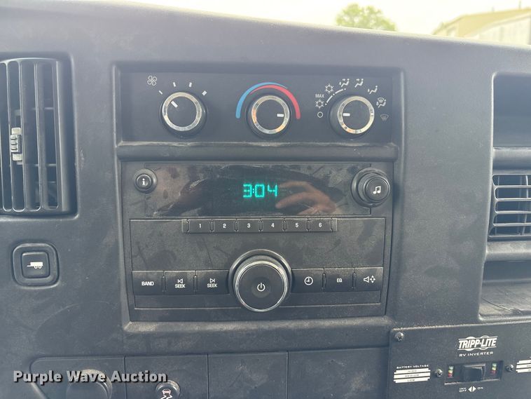 image for item FG2946 2011 GMC Savana van