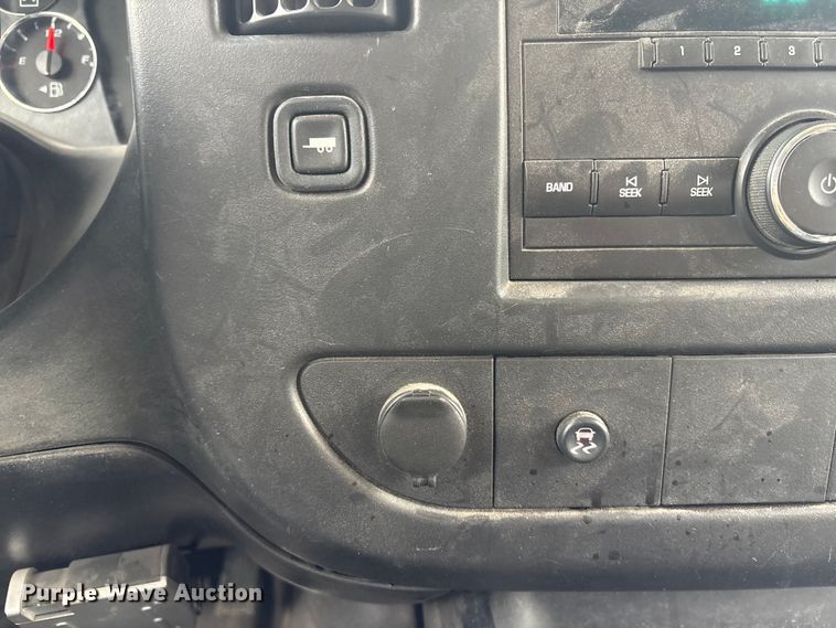 image for item FG2946 2011 GMC Savana van