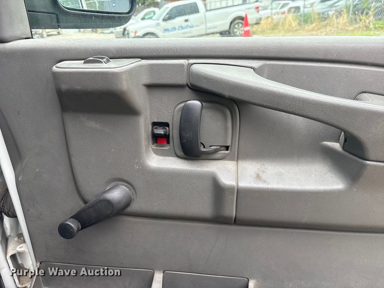 image for item FG2946 2011 GMC Savana van