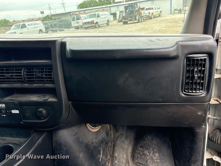 image for item FG2946 2011 GMC Savana van