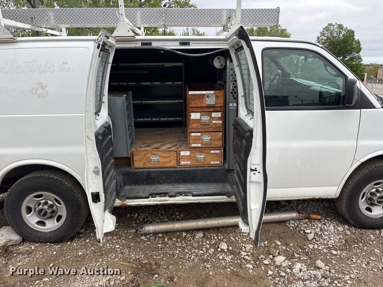 image for item FG2946 2011 GMC Savana van