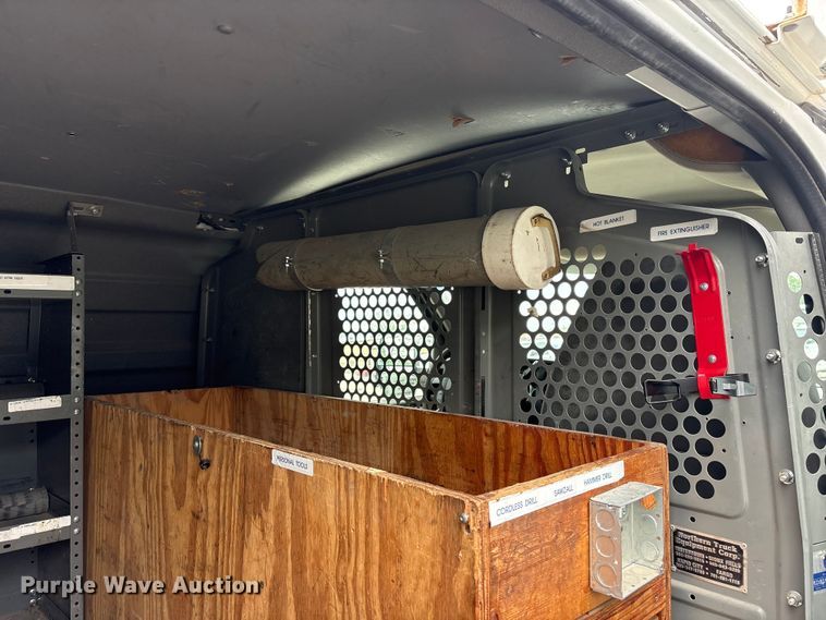 image for item FG2946 2011 GMC Savana van