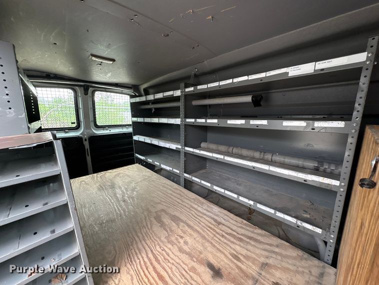 image for item FG2946 2011 GMC Savana van